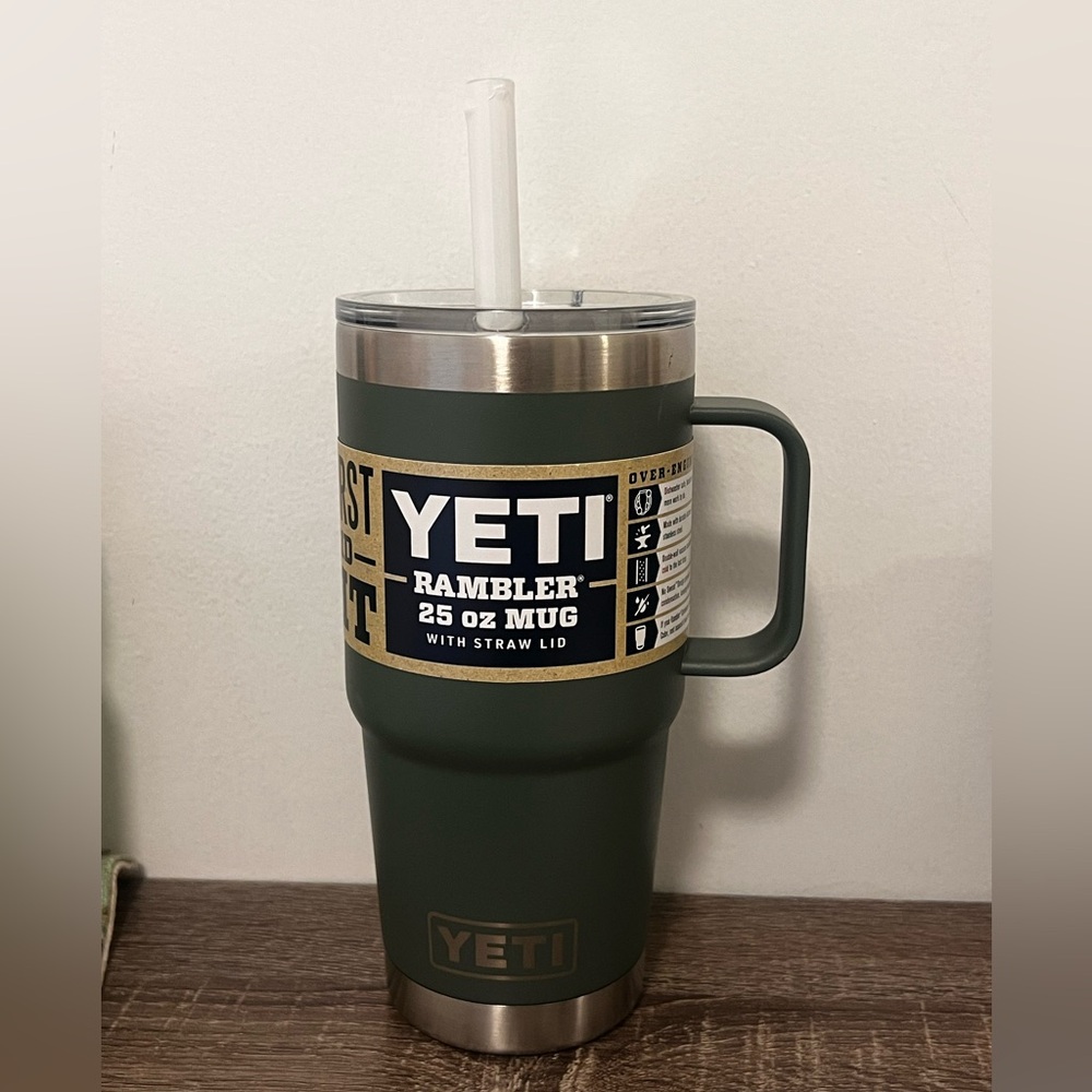 YETI 25oz Mug Tumbler camp green. NEW